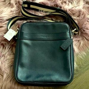 Coach Flight Leather bag in Navy Blue with strap